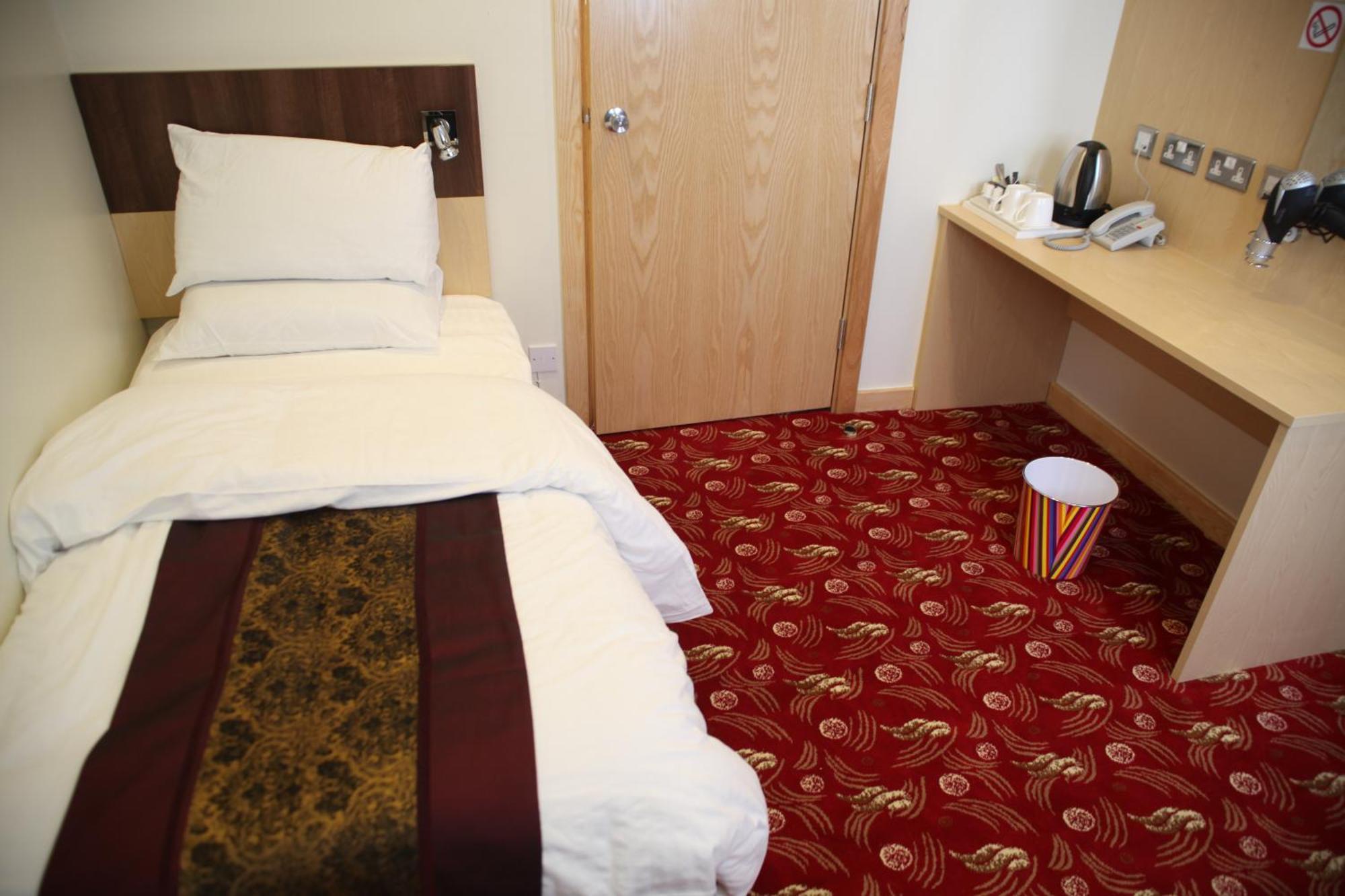 Cambridge Hotel Huddersfield Bilik gambar